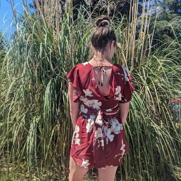 2 piece burgundy & cream floral, high waist shorts & crop top, Women's M O14 - Picture 2 of 8